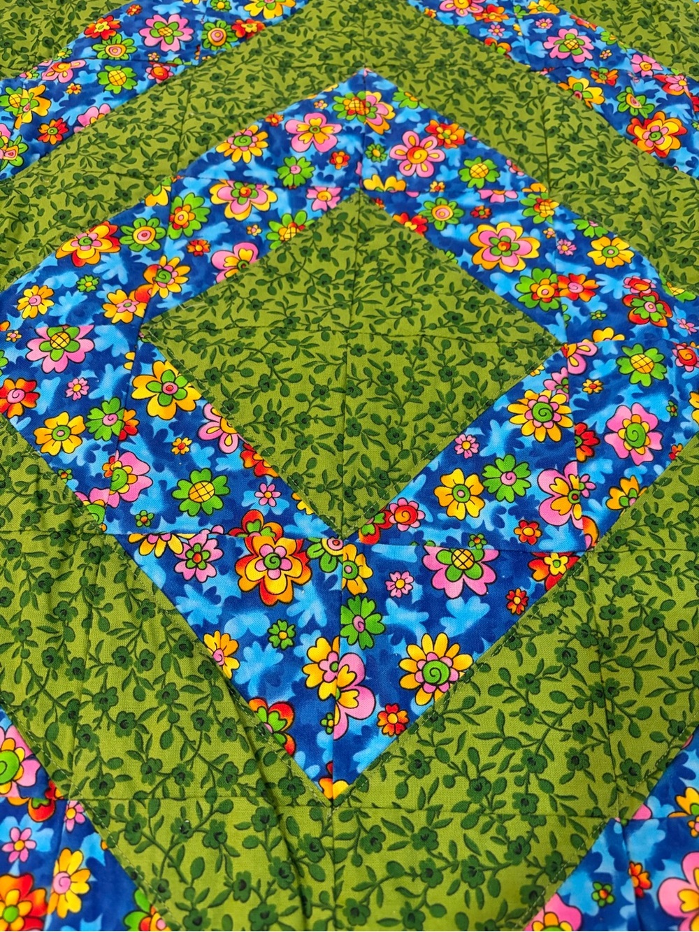 Hand made quilt - Picture 4 of 8